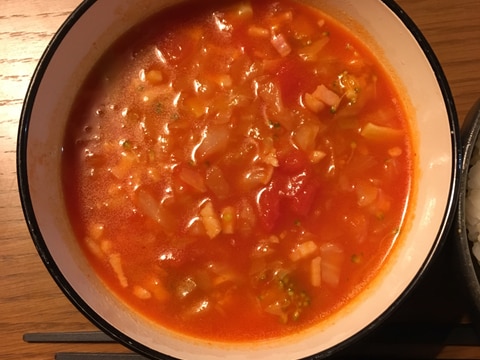 コンソメ無しでもとっても美味しいトマトスープ